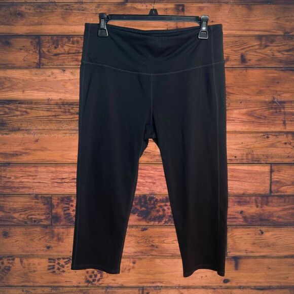 5 for $25🔥Athleta Black Cropped Leggings Large Petite - Picture 1 of 8